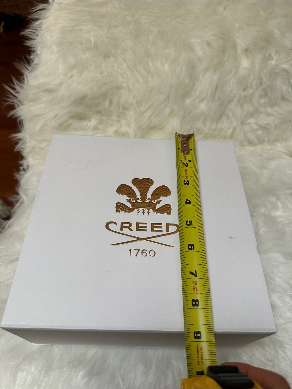 Creed White Gift Box - Picture 9 of 10